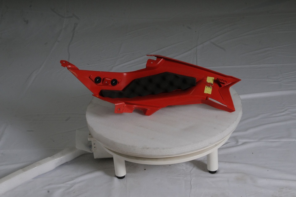rh rear hood can-am red