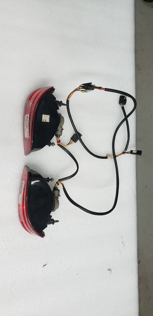 REFLECTOR ASSEMBLY, LEFT