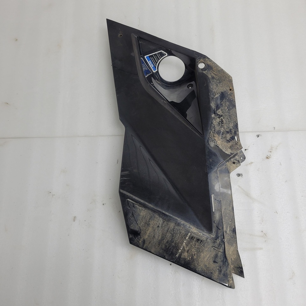 Tmeless Black Met RH Rear Lateral Panel Black Carbon Model