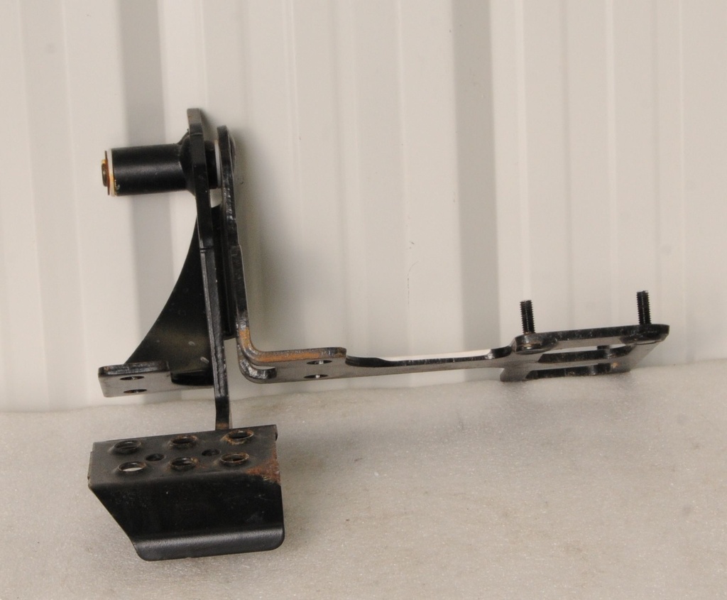 (new ref. 1027413-329) weld-pedal mnt,blk