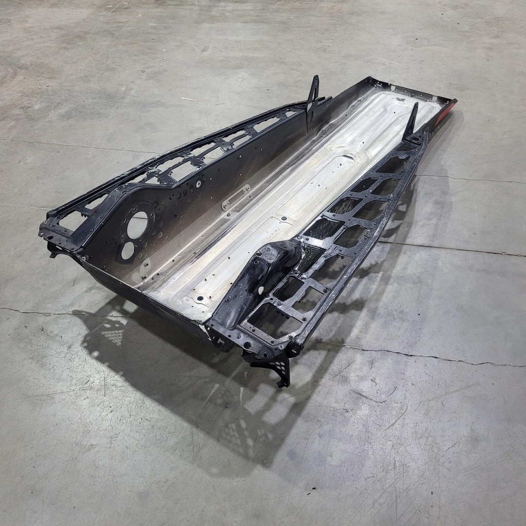 [415130389-001] (new ref. 415130511) deep black, chassis tunnel module 146" model with 146" rear suspension (415130389-001)