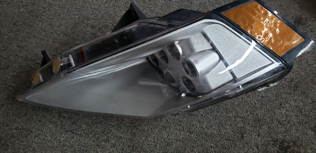 HEADLIGHT,RH-ASSY (W/SIDE REFLECTOR) (inc. 21)