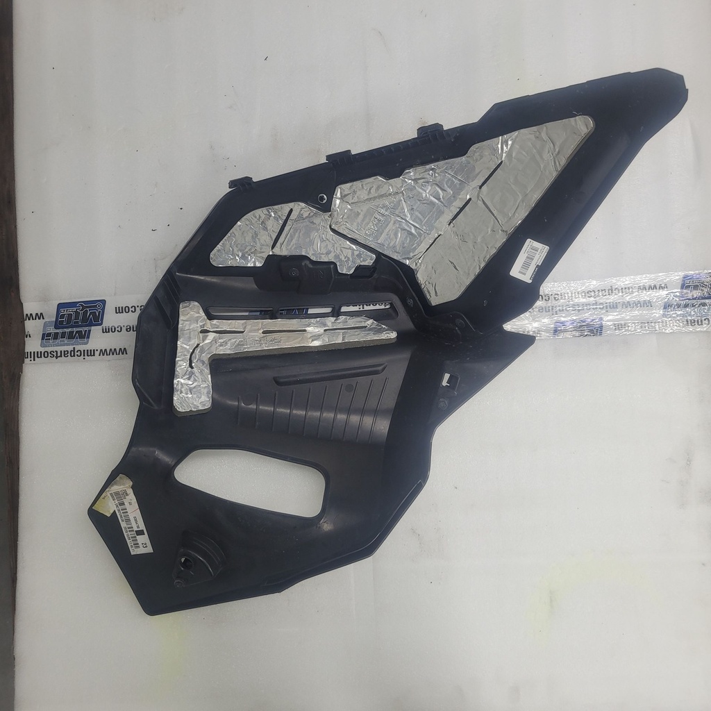 deep black, rh front panel model black