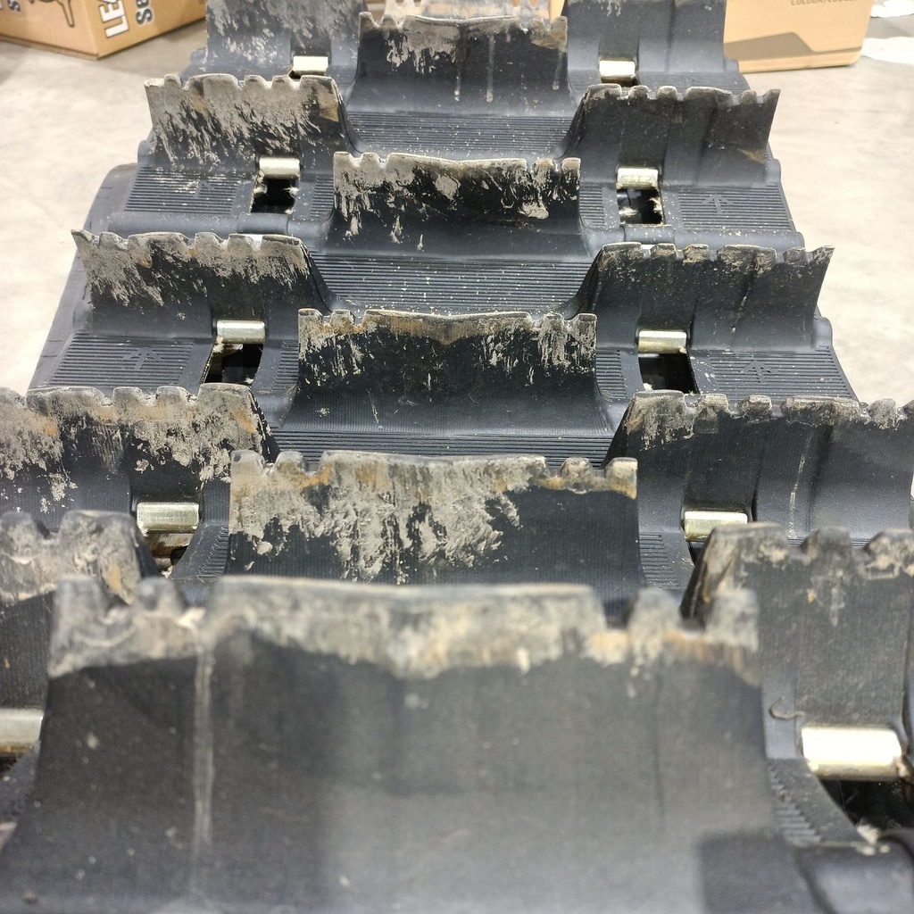 Camso Challenger Extreme 16″ x 154″ x 2.50″ 2.86 pitch