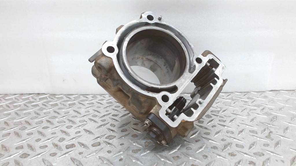 cylinder with sleeve, front