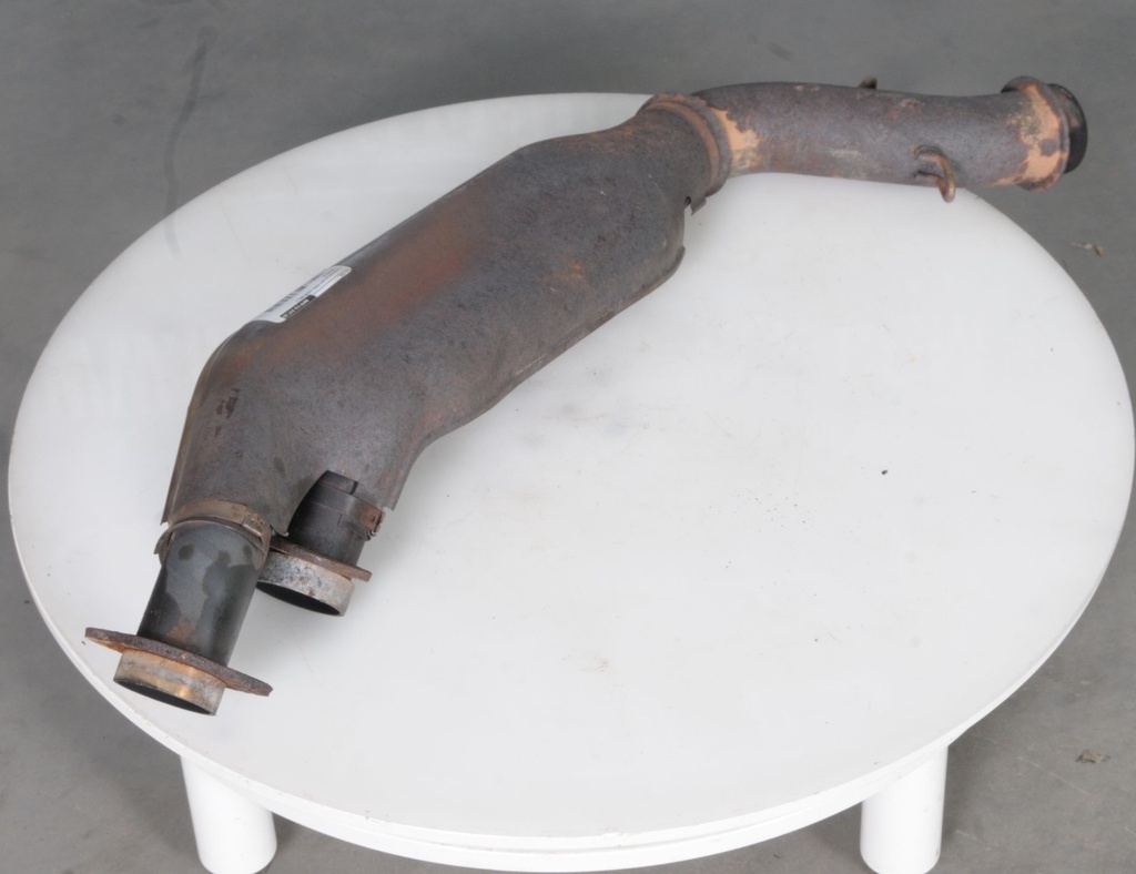 TWIN EXHAUST PIPE ASSEMBLY