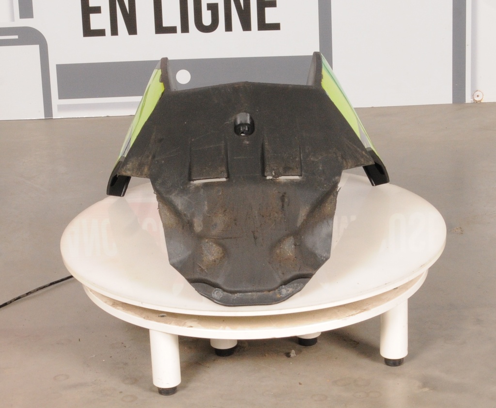 fascia, front w/reflector (inc. 8)