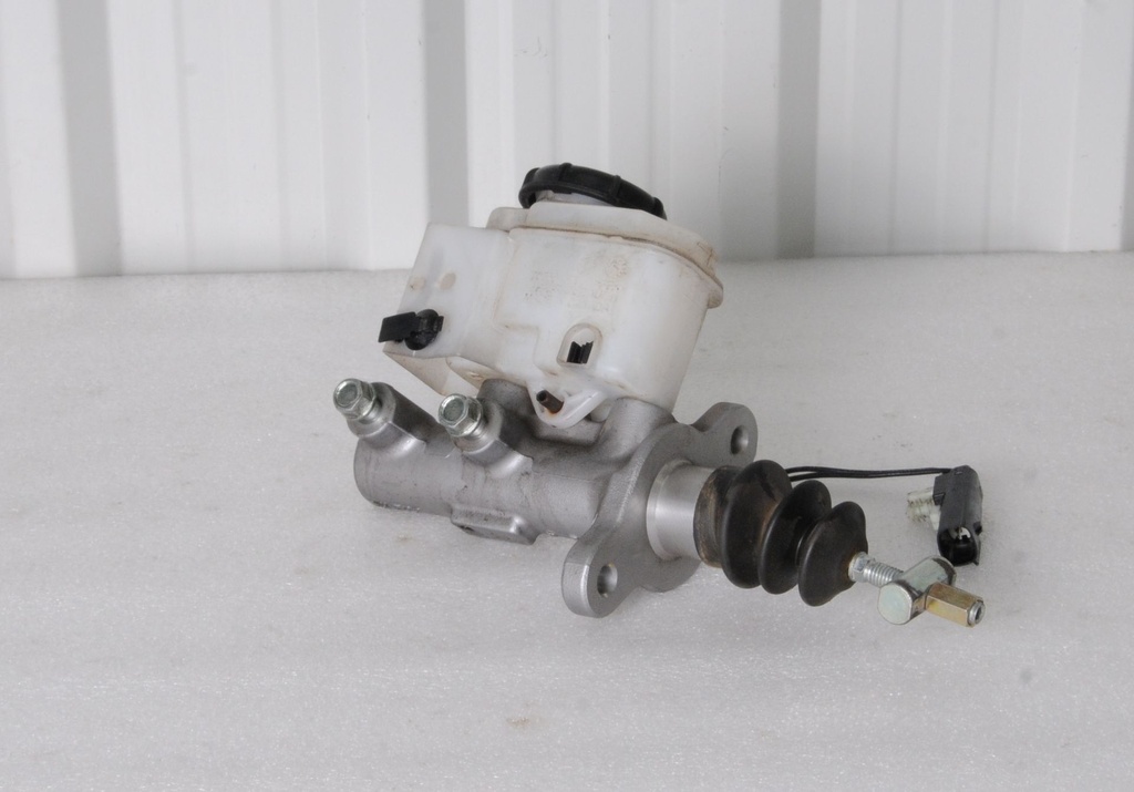 master cylinder tandem brake