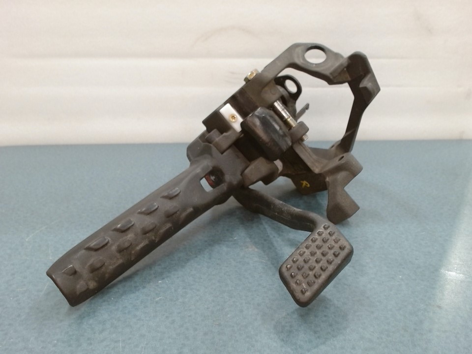 deep black, pedal brake