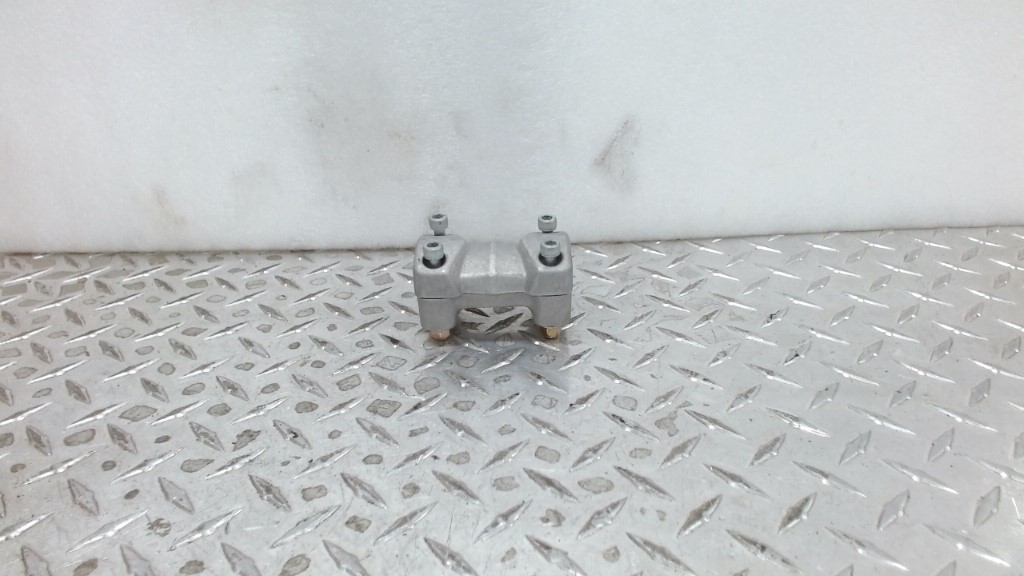 + 5631729 HANDLEBAR BLOCK