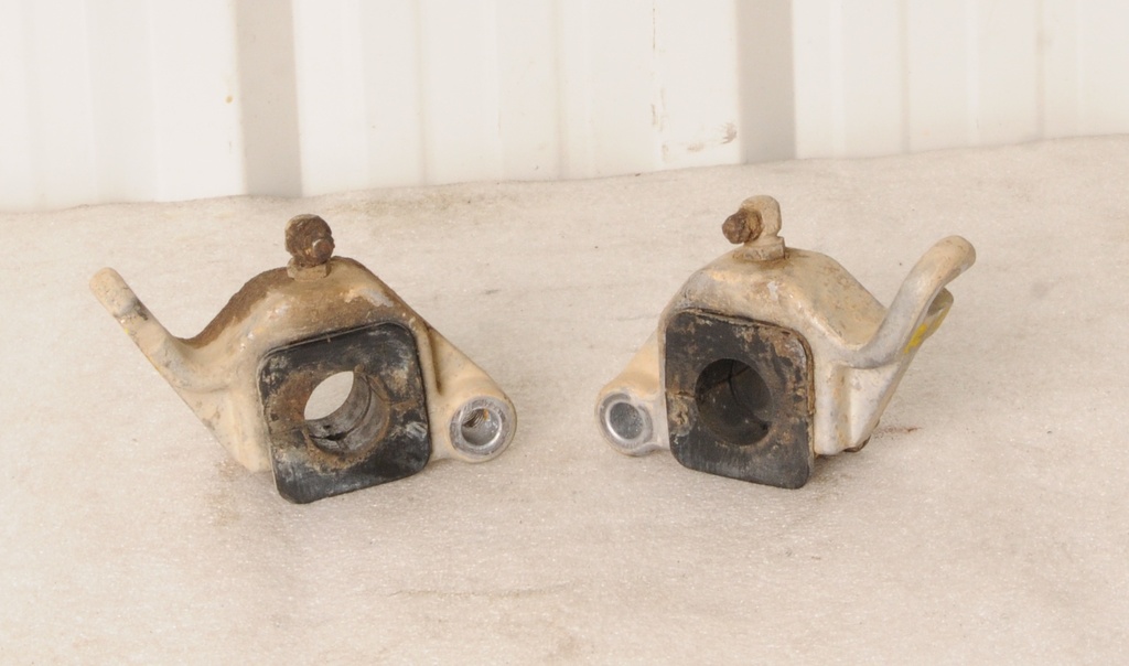 (new ref. 5634604) brkt-cast,sway bar