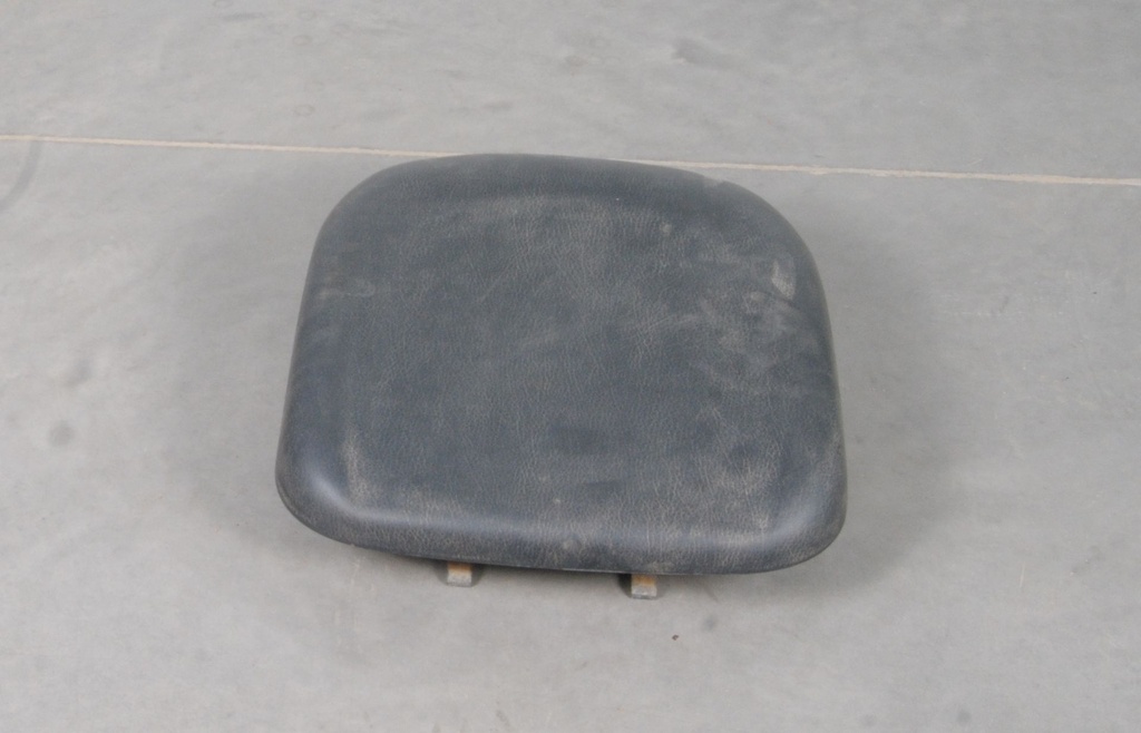 (new ref. 1xd-f4700-01-00) . .seat assy