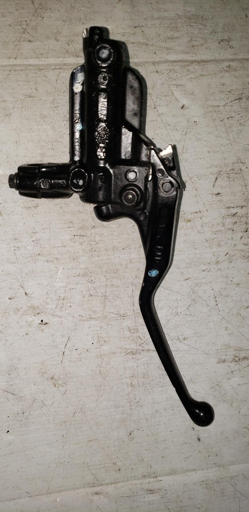 [705601430-001] lh front master cylinder (705601430-001)