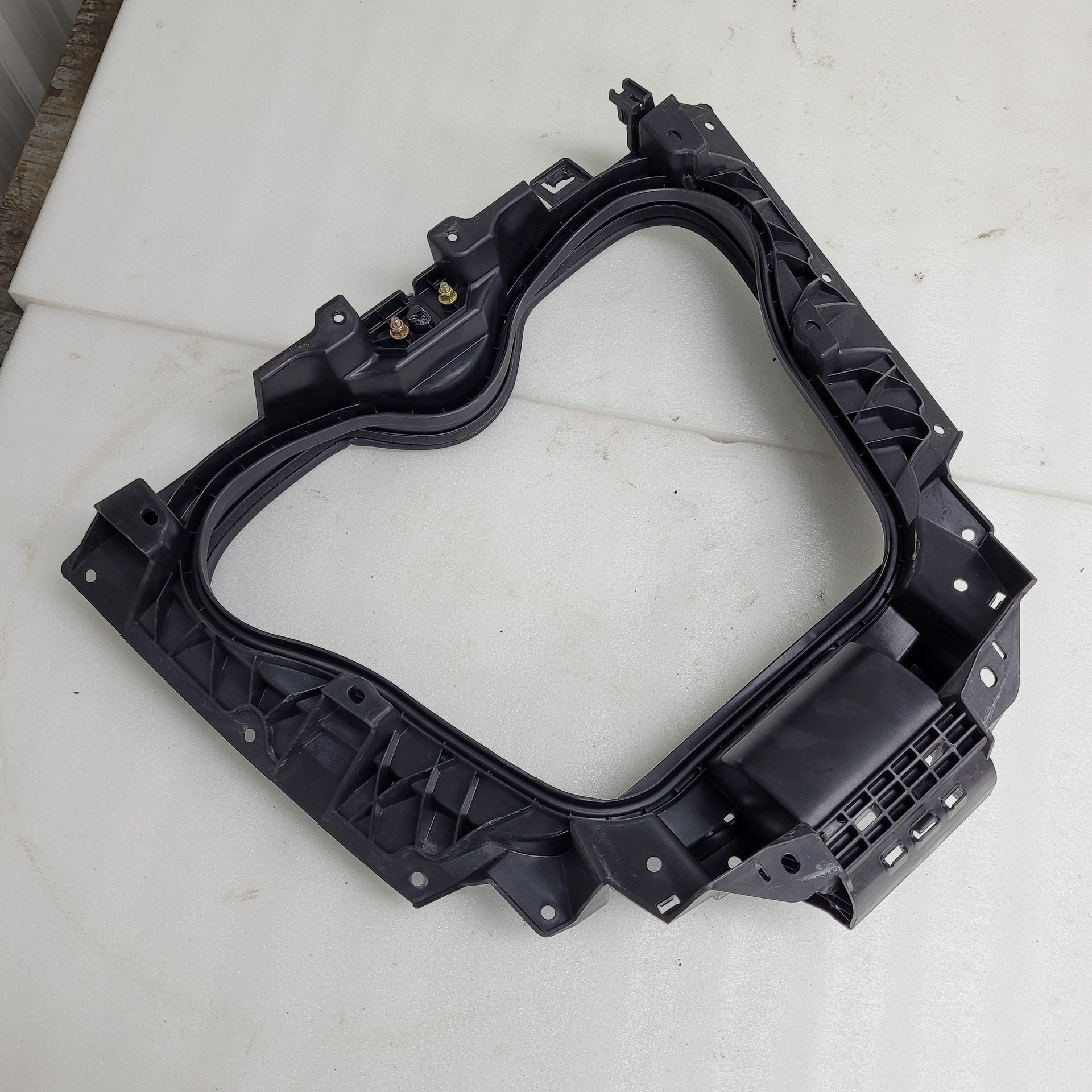 Deep Black, Upper Box Support | MIC Parts
